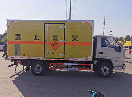蕲春爆破器材运输车技术升级与安全合规新趋势
